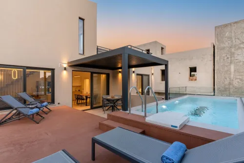  Villa and swimming pool