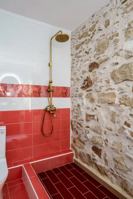  ensuite bathroom with shower