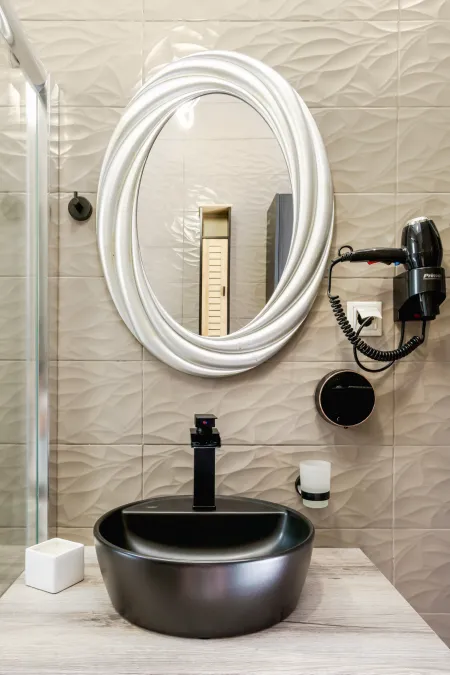  bathroom 