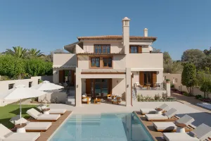 Villa familiale Ikos avec piscine chauffée et barbecue, à distance de marche de la plage