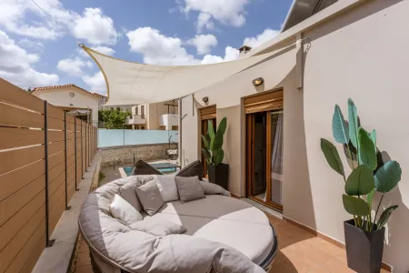  patio round  day bed