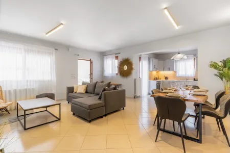  living room/dinning table