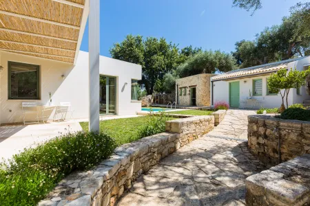  Main building and 2 bedrooms