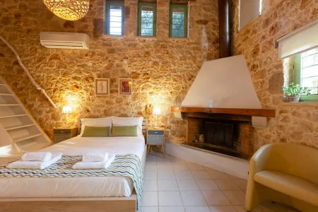  Double bedroom with fireplace