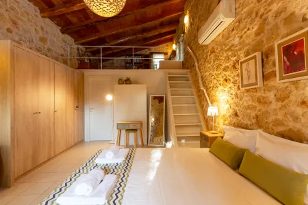  Double bedroom with fireplace and living area