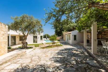  Nature retreat with private pool