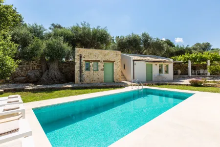  Private swimming pool