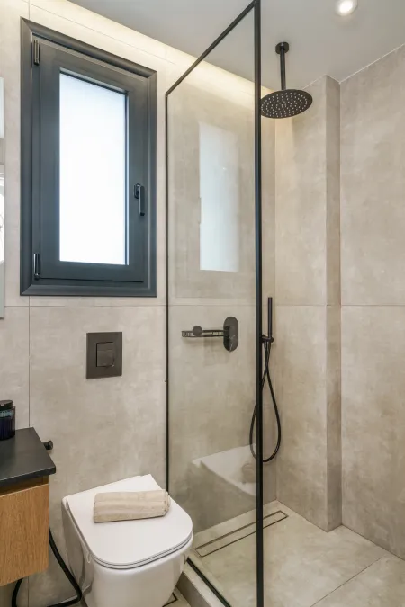  ensuite bathroom with shower