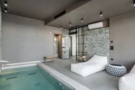  jacuzzi room