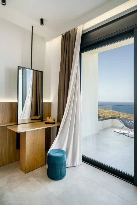  bedroom with balcony