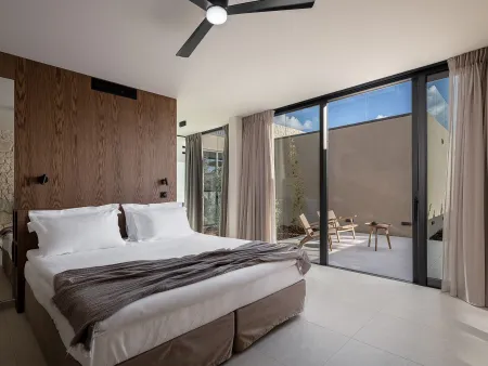  Double bedroom with terrace