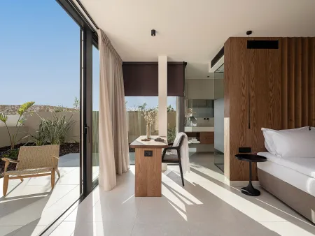  Double bedroom with terrace