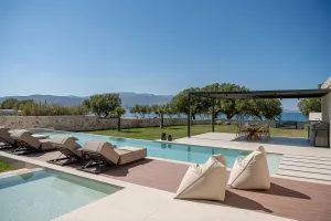 Luxury Beachfront Villa Pnoe Alas, with Heated Pool, Hot Tub and Sauna, near Chania