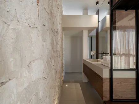  Ensuite bedroom bathroom