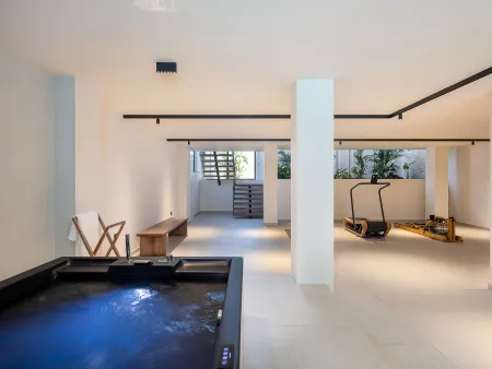  Hot Tub, Sauna & Gym