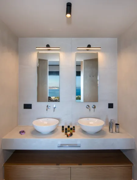  Ensuite bathroom