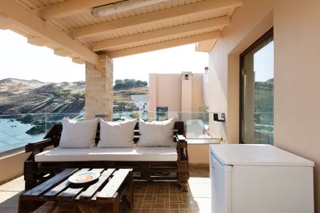  Balcony with seaviews