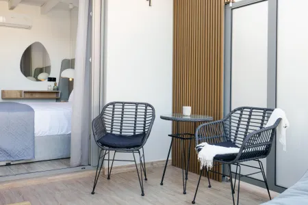  Outdoor seating