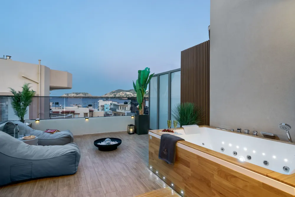  Seaview balcony with Hot Tub