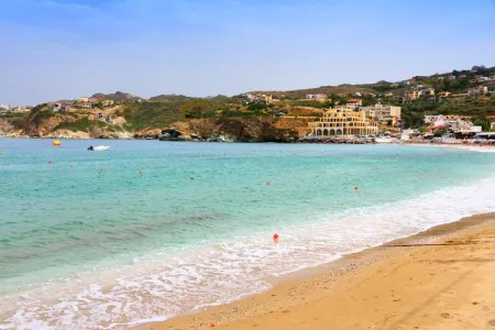  Agia Pelagia beach