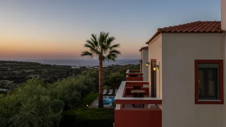 First Floor Balcony with Seaview 