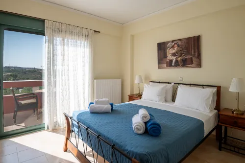  Double bedroom with balcony