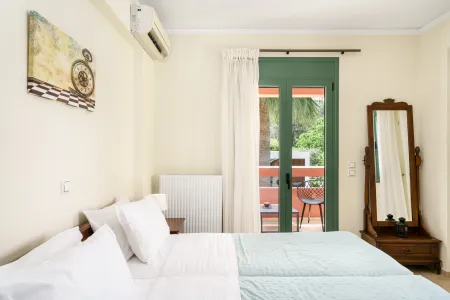  Twin Bedroom