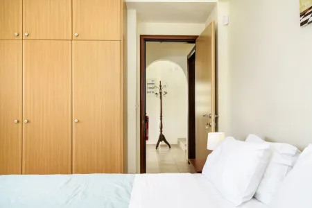  Twin Bedroom