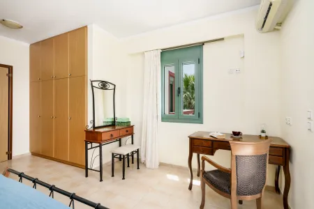 Double bedroom