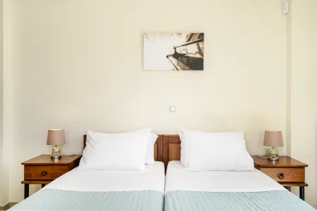  Twin bedroom