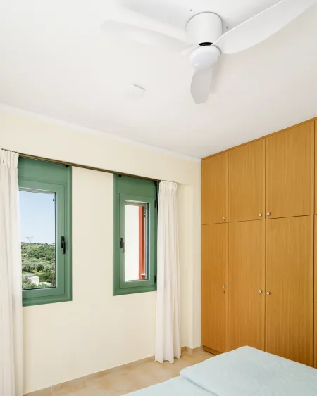  Twin Bedroom
