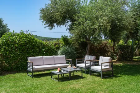  Outdoor seating