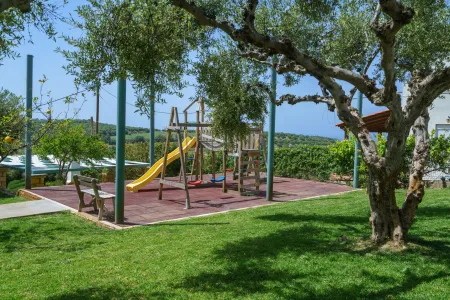  Play area