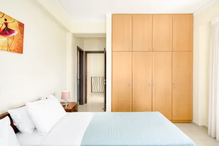  twin bedroom with balcony