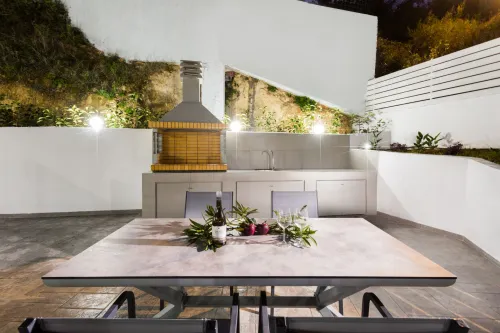  BBQ area with dining table