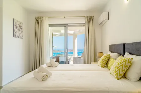  Twin Bedroom