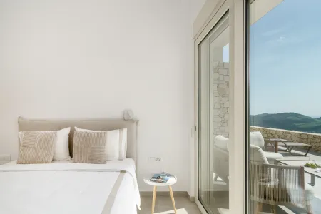  double bedroom with pool access