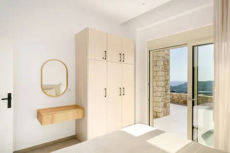  double bedroom with pool access