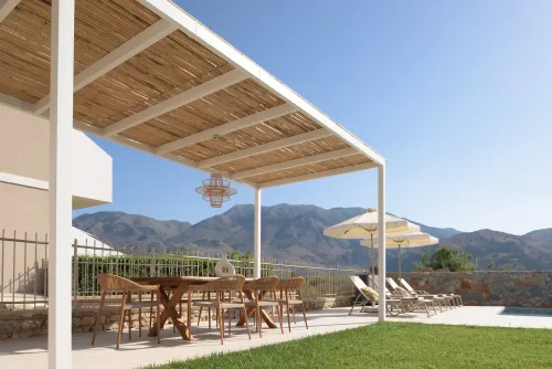  outdoor dining area