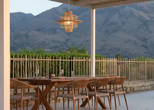  outdoor dining area
