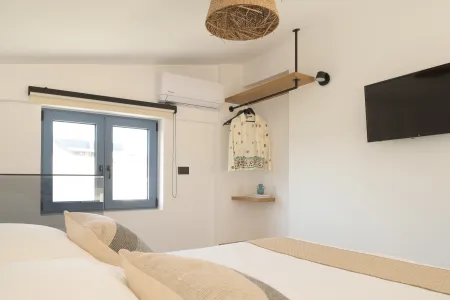  double bedroom with wardrobe