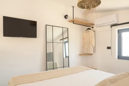  double bedroom with wardrobe