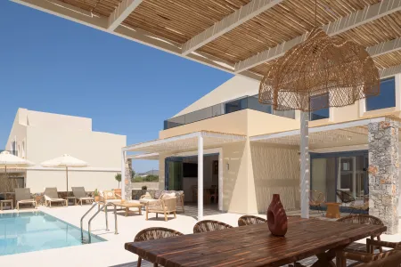  outdoor dining area