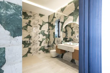  Ground floor ensuite bathroom