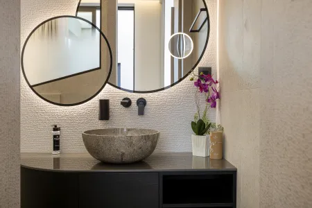  Ensuite bathroom