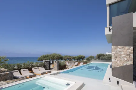  private pool and jacuzzi