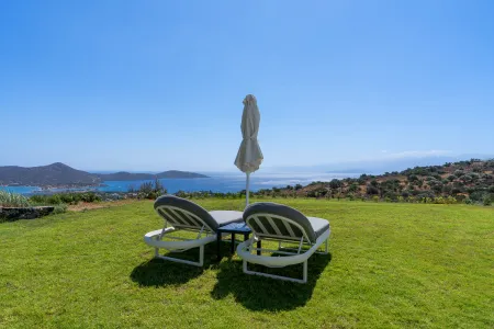  Sunbeds with seaview