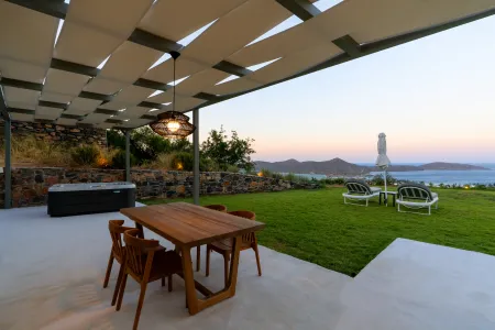  Outdoor patio