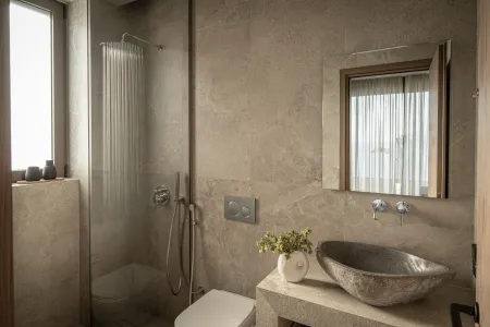   Twin Bedroom 7 Ensuite Bathroom