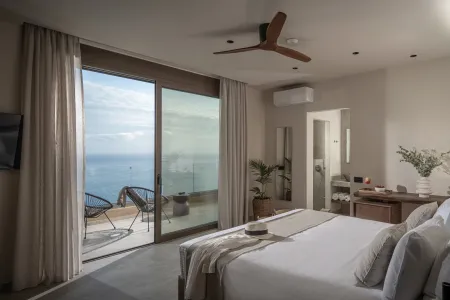  Double Bedroom 6 with Seaview